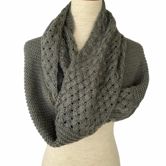 Nobrand Accessories - Infinity/Wrap Gray Knit Scarf